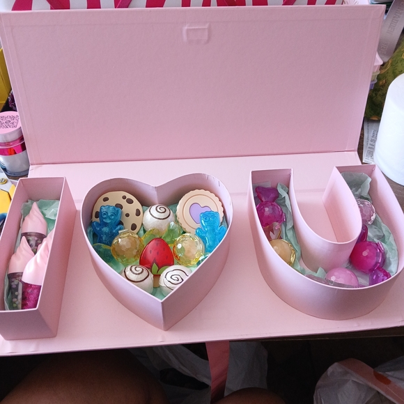 22 Left! Sweet Treat Lip Gloss Or Compact (Random Selection) - Picture 4 of 5